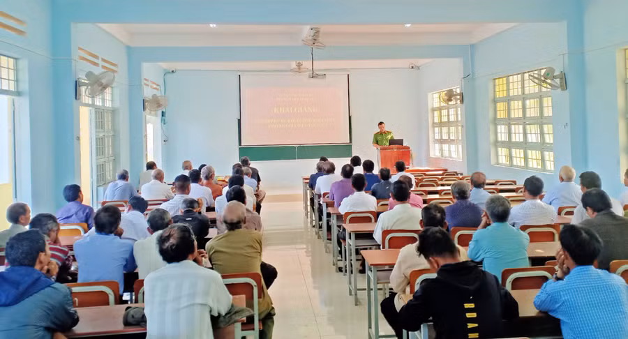  Quang cảnh buổi tập huấn. Ảnh: R'Ô HOK 
