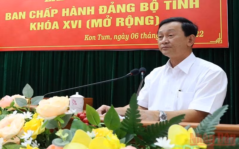  Đồng chí Dương Văn Trang, Uỷ viên Trung ương Đảng, Bí thư Tỉnh uỷ, Chủ tịch Hội đồng nhân dân tỉnh Kon Tum giữ chức Trưởng Ban Chỉ đạo.