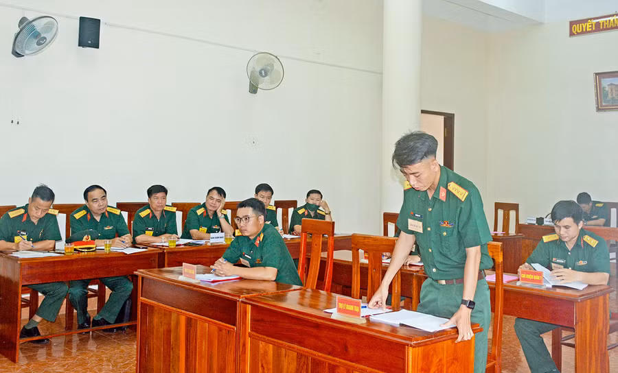  Cơ quan hậu cần Lữ đoàn Tăng Thiết giáp 273 thực hành thi chuyển trạng thái sẵn sàng chiến đấu. Ảnh: Sơn Tùng