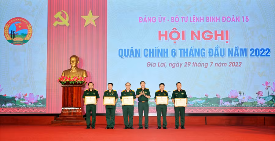 (GLO)- Ngày 29-7, Đảng ủy, Bộ Tư lệnh Binh đoàn 15 tổ chức hội nghị Quân chính sơ kết nhiệm vụ 6 tháng đầu năm và triển khai nhiệm vụ 6 tháng cuối năm 2022.