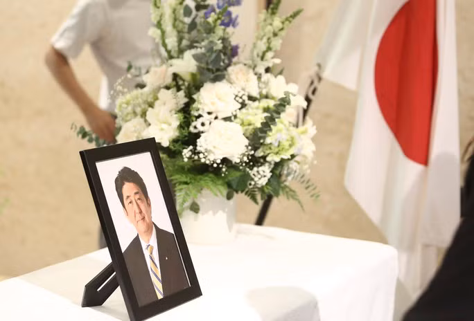 Di ảnh cố Thủ tướng Abe Shinzo - Ảnh: Hữu Hưng