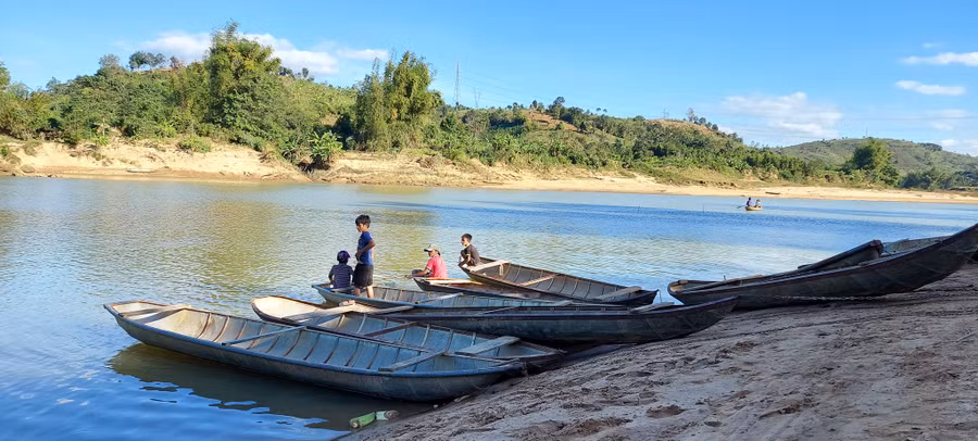  Người dân phản đối thủy điện Đăk Bla 3 vì lo ngại sẽ đánh mất cảnh quan của làng du lịch Kon K'tu. Ảnh: Đức Nhật