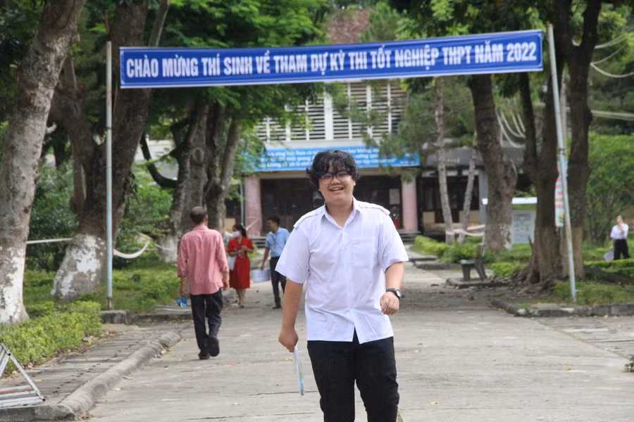 Hồ Ngọc An là thí sinh đầu tiên rời phòng thi trong môn thi cuối cùng. Ảnh: Đức Nhật Hồ Ngọc An là thí sinh đầu tiên rời phòng thi trong môn thi cuối cùng. Ảnh: Đức Nhật