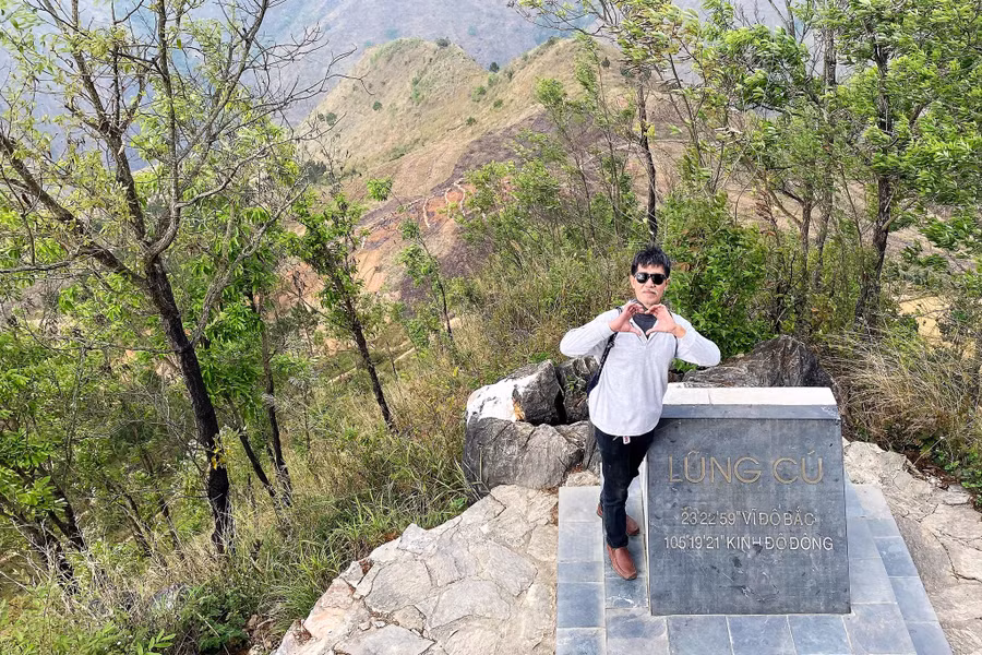 Tấm bảng đá ghi tọa độ Lũng Cú. Ảnh: Mai Thanh Hải