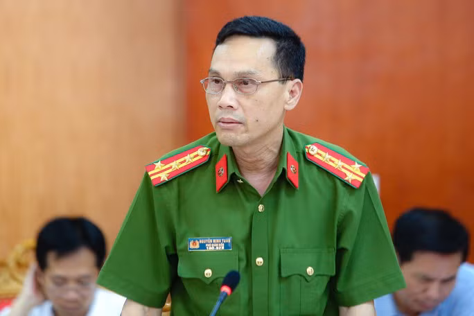 Đại tá Phạm Minh Tuấn, Phó Giám đốc Công an tỉnh Lạng Sơn, trả lời tại cuộc họp báo sáng 15-7 Đại tá Phạm Minh Tuấn, Phó Giám đốc Công an tỉnh Lạng Sơn, trả lời tại cuộc họp báo sáng 15-7
