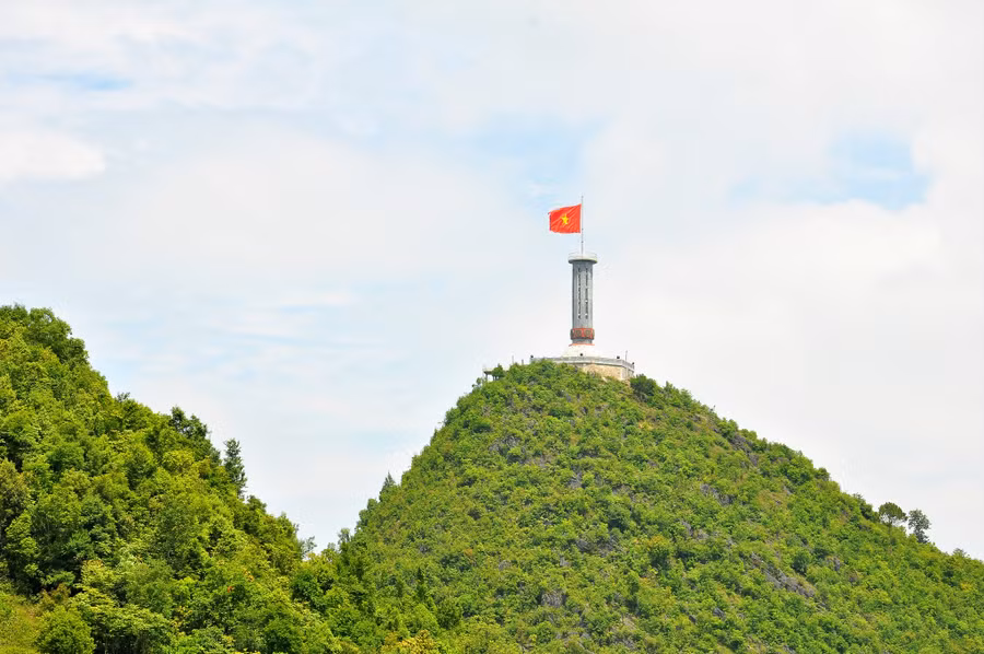Cột cờ quốc gia Lũng Cú ở xã Lũng Cú, H.Đồng Văn, Hà Giang. Ảnh: Mai Thanh Hải