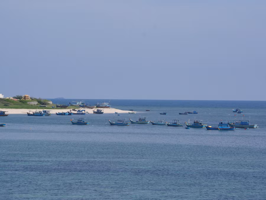 Nhiều khả năng tàu cứu hộ sẽ đưa các ngư dân trên tàu cá bị nạn vào đảo Phú Quý. Ảnh: Độc Lập Nhiều khả năng tàu cứu hộ sẽ đưa các ngư dân trên tàu cá bị nạn vào đảo Phú Quý. Ảnh: Độc Lập