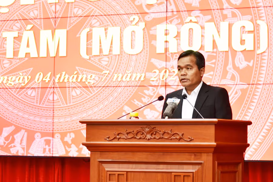Bí thư Tỉnh ủy Hồ Văn Niên phát biểu khai mạc hội nghị. Ảnh: Đức Thụy