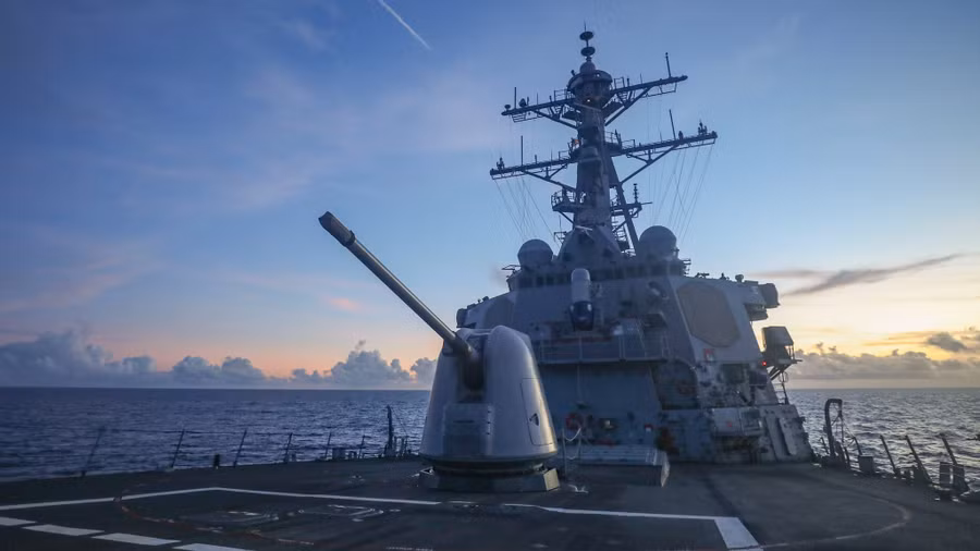  Tàu USS Benfold hoạt động tại Biển Đông ngày 13.7 - Ảnh: Hải quân Mỹ