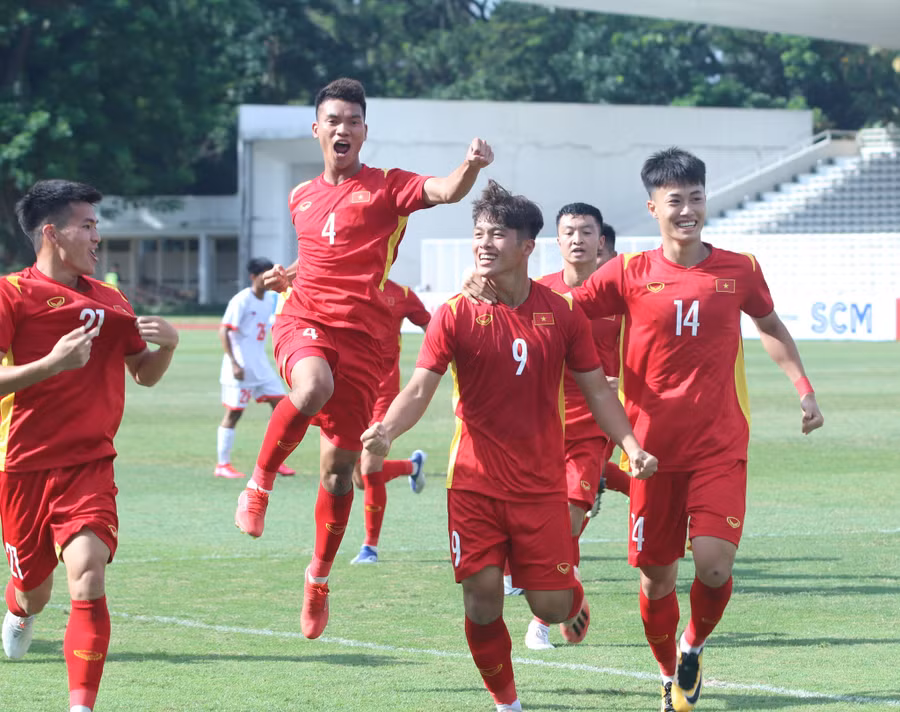 Quốc Việt tỏa sáng với cú đúp vào lưới U.19 Myanmar. Ảnh: VFF