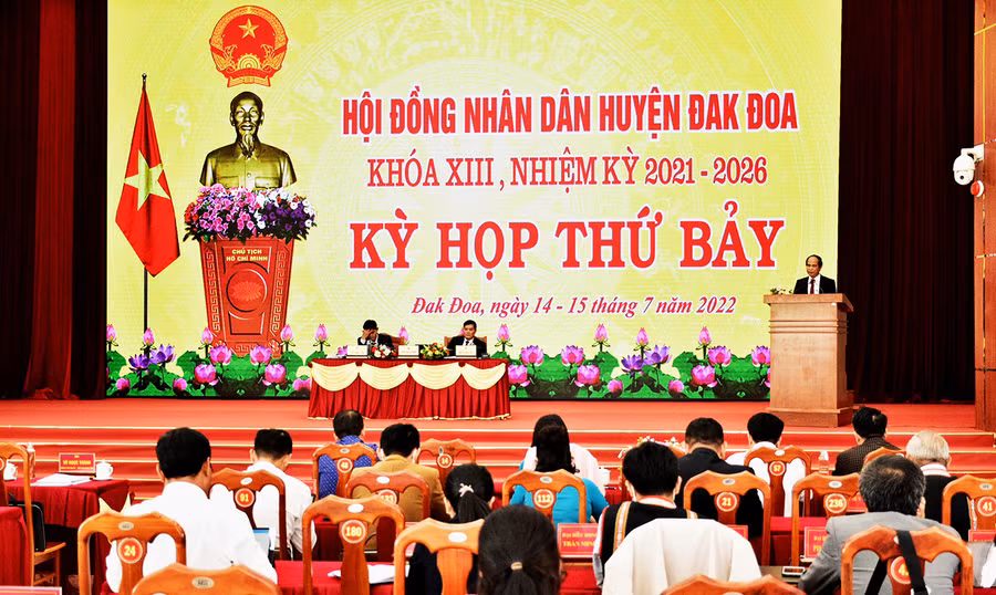 Quang cảnh kỳ họp thứ 7 HĐND huyện Đak Đoa. Ảnh: Đinh Yến Phó Bí thư Tỉnh ủy, Chủ tịch UBND tỉnh Gia Lai Võ Ngọc Thành phát biểu chỉ đạo tại kỳ họ thứ 7 HĐND huyện Đak Đoa. Ảnh: Đinh Yến
