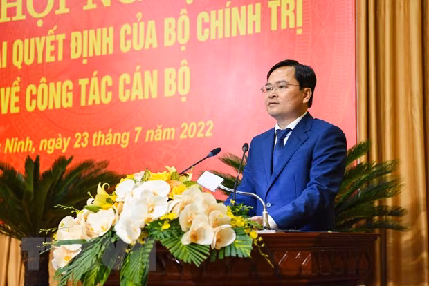 Tân Bí thư Tỉnh ủy Bắc Ninh Nguyễn Anh Tuấn phát biểu tại hội nghị. Ảnh: Thanh Thương/TTXVN