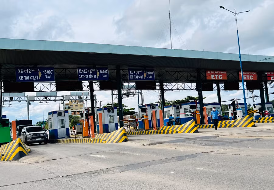 Trạm thu phí Suối Giữa trên quốc lộ 13. Ảnh: Đỗ Trường