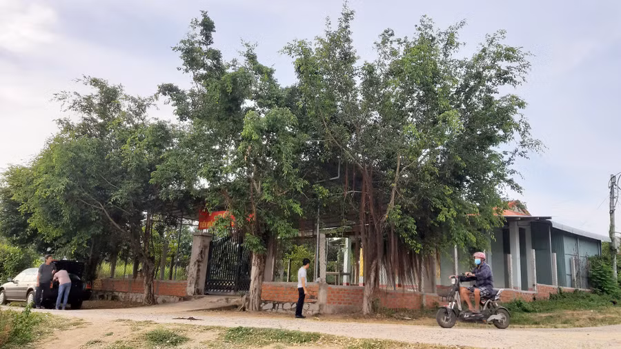 Nơi thờ vị tiền hiền họ Phan nhìn từ bên ngoài. Ảnh: Nguyễn Quang Tuệ