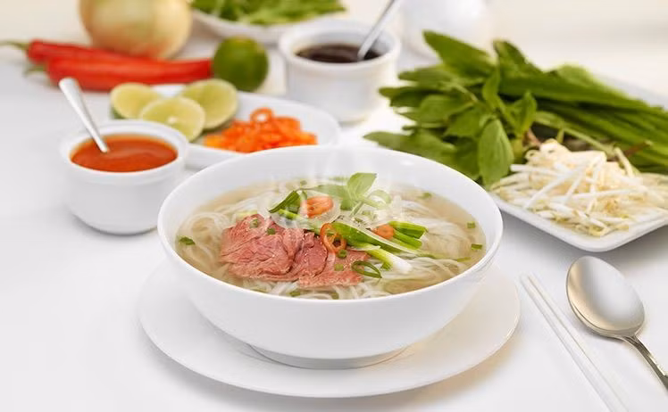 Món phở được CNN bình chọn là món ăn đường phố ngon nhất Việt Nam.