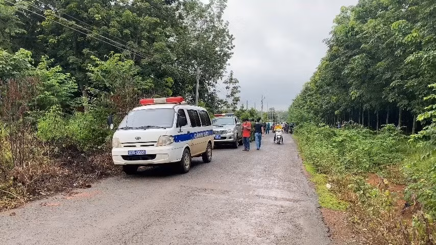  Công an đang khám nghiệm điều tra làm rõ vụ chết người.
