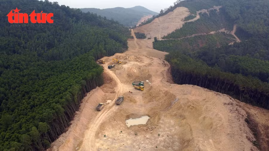 Phải chuyển đổi hơn 1.000 ha đất rừng để làm cao tốc Bắc-Nam. Ảnh nguồn baotintuc.vn