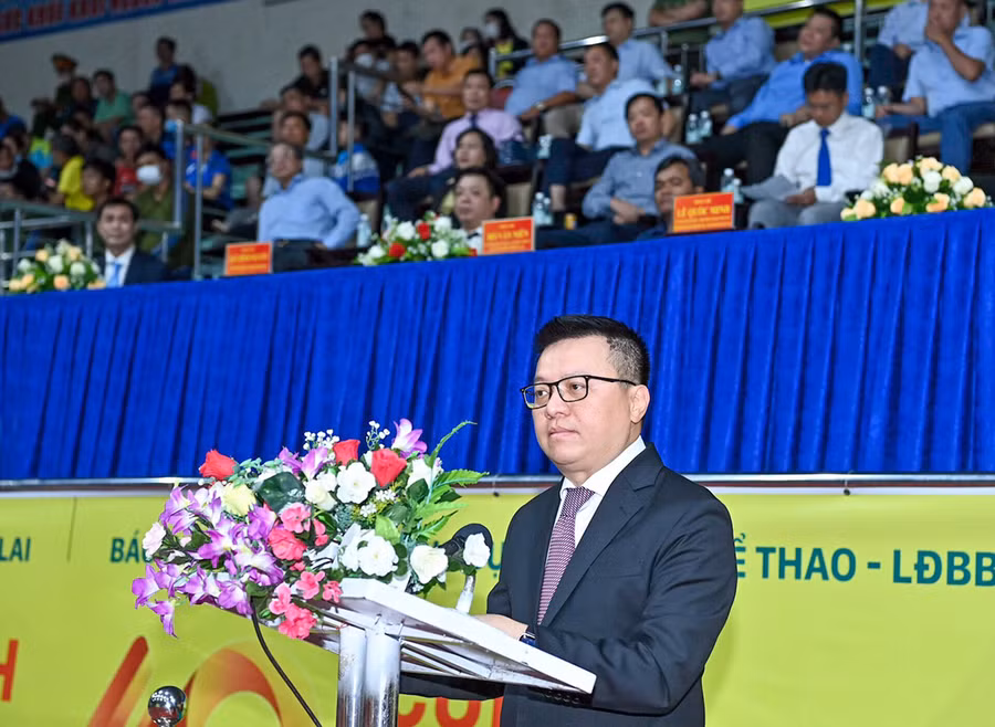 Ông Lê Quốc Minh-Ủy viên Trung ương Đảng, Tổng Biên tập Báo Nhân Dân, Phó Trưởng Ban Tuyên giáo Trung ương, Chủ tịch Hội Nhà báo Việt Nam, Trưởng Ban chỉ đạo giải tuyên bố khai mạc giải đấu. Ảnh: Văn Ngọc