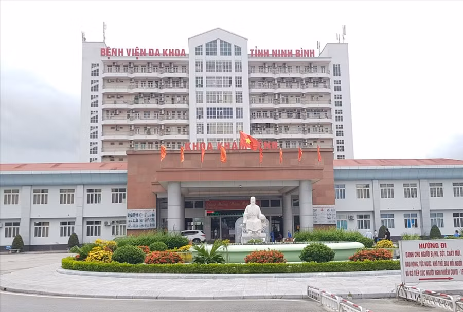 Bệnh viện Đa khoa tỉnh Ninh Bình đã mua bộ kit xét nghiệm Covid-19 của Công ty cổ phần Công nghệ Việt Á cao gấp 2 lần. Ảnh nguồn LĐO