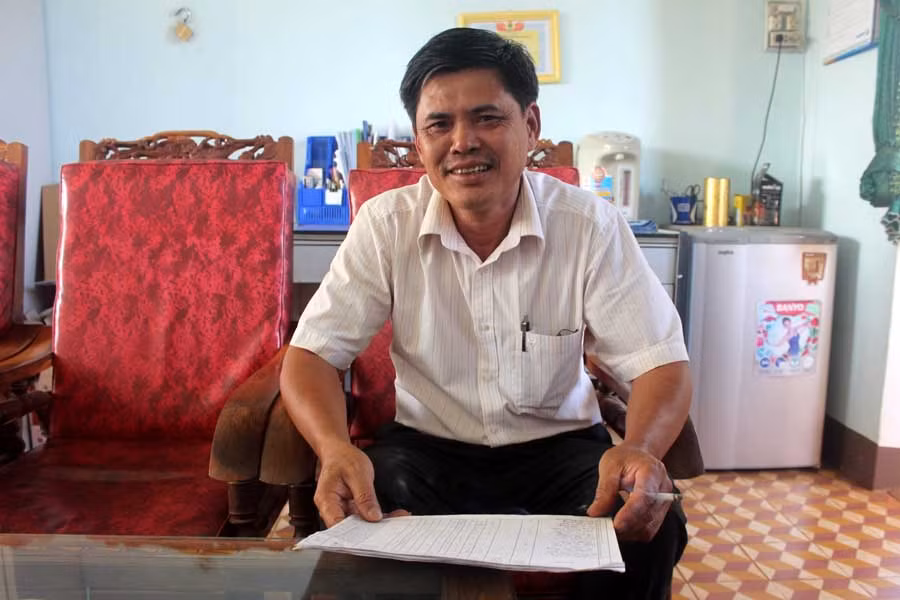  Lạm thu tiền học sinh nhưng ông Đông chỉ bị đề xuất hình thức kỷ luật cảnh cáo. Ảnh: Minh Nguyễn