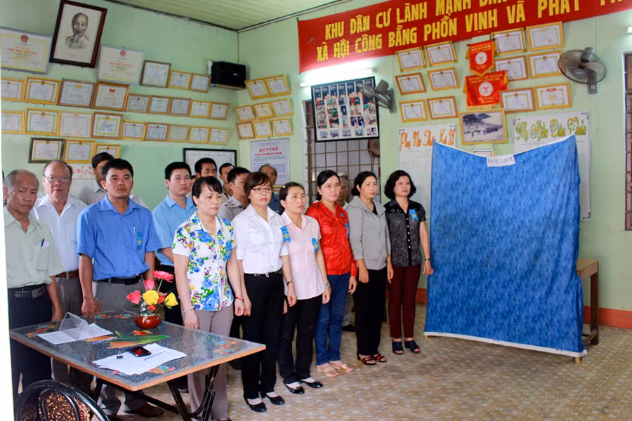 Lễ khai mạc bầu cử tại khu vực bỏ phiếu số 5-phường Tây Sơn-thị xã An Khê. Ảnh: Hồng Thi