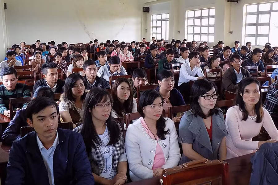 Học viên lớp Bồi dưỡng Chính trị cho đối tượng kết nạp Đảng. Ảnh: T.N