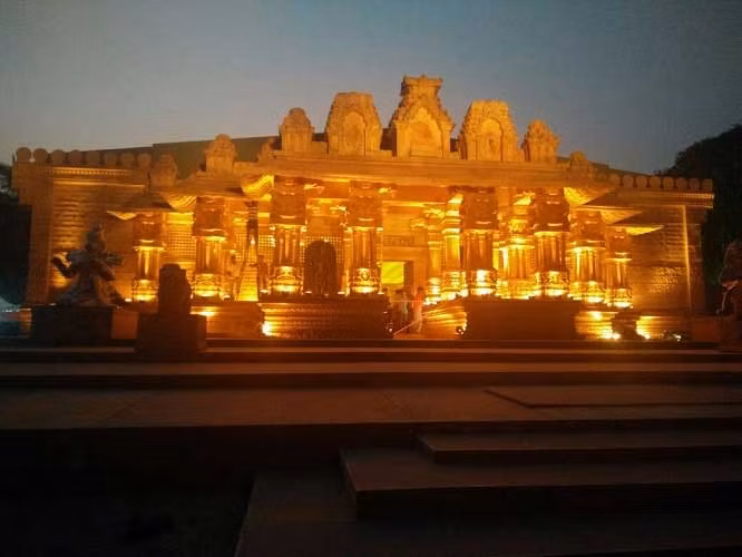  Phông cưới là mô hình ngôi đền Hindu cổ