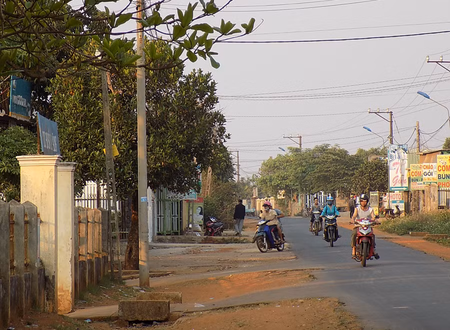 Đường thị trấn Đak Đoa của huyện Đak Đoa đi xã Ia Băng, huyện Chư Prông. Ảnh: T.N