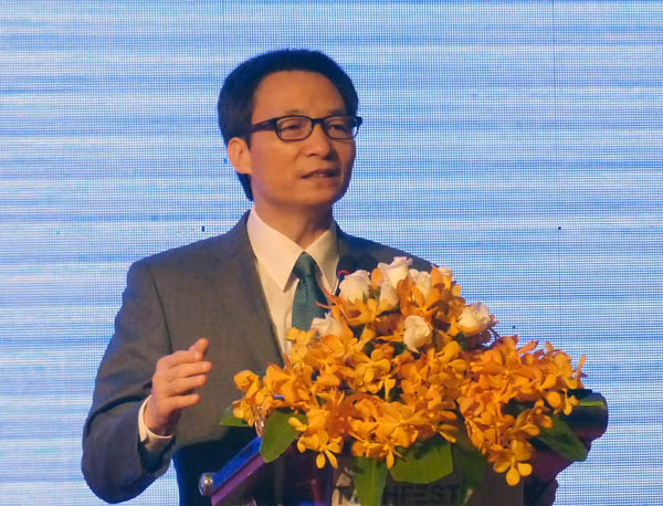 Phó Thủ tướng Vũ Đức Đam phát biểu và trò chuyện với cộng đồng khởi nghiệp sáng tạo trong sáng 12-11 tại Hà Nội