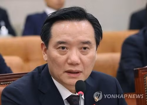 Bộ trưởng Tư pháp Hàn Quốc Kim Hyun-woong.