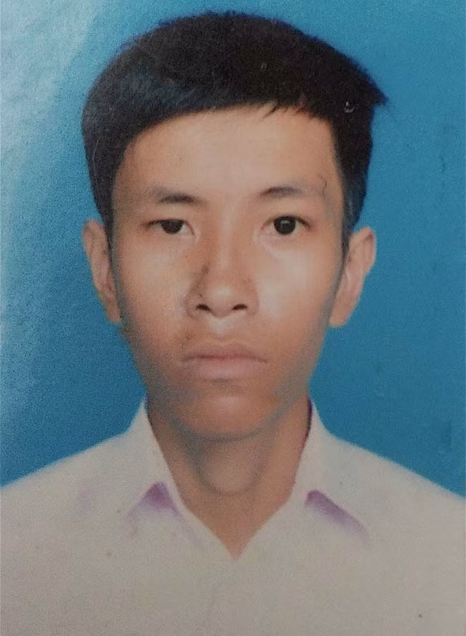 Chân dung của Vương dán trên thẻ học sinh. Ảnh: Hồng Thi