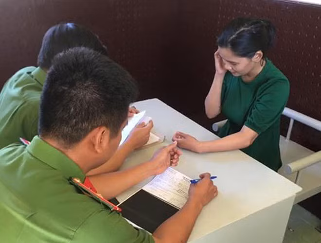 Bị can Lê Thị Y Rắc tại cơ quan công an ẢNH: HOÀNG BÌNH