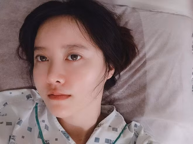Vì phải nhập viện để cắt bỏ polyp, Goo Hye Sun đã không thể tham dự Liên hoan phim ngắn quốc tế Seoul lần thứ 11. Hình ảnh nữ diễn viên nằm trên giường bệnh khiến cư dân mạng không khỏi xót xa