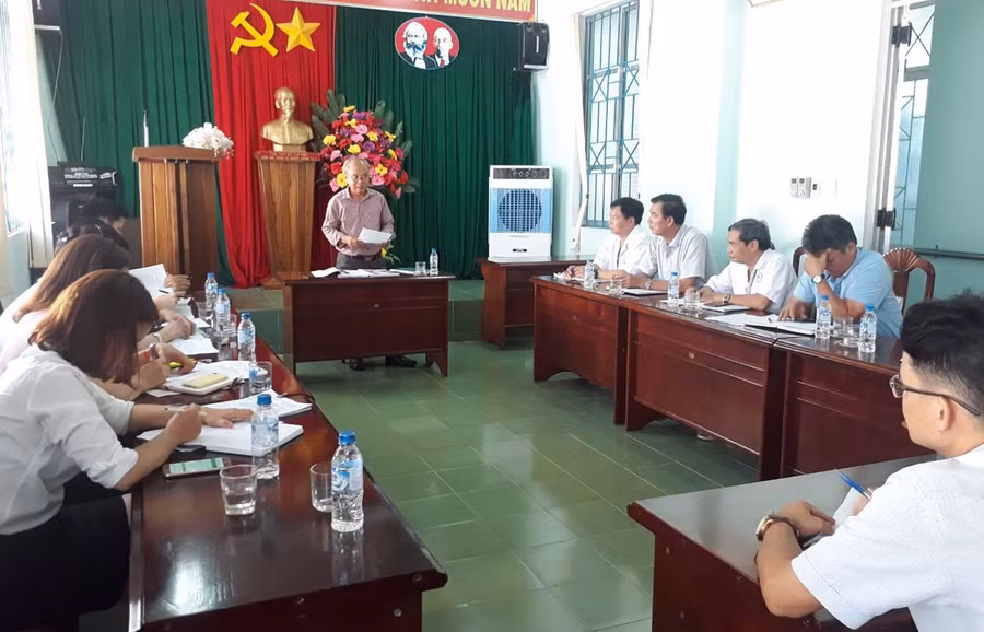 Quang cảnh buổi làm việc. Ảnh: Hoành Sơn