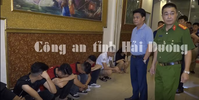 Đại tá Lê Ngọc Châu, Giám đốc Công an tỉnh trực tiếp chỉ đạo các lực lượng đột kích - Ảnh: Công an tỉnh Hải Dương