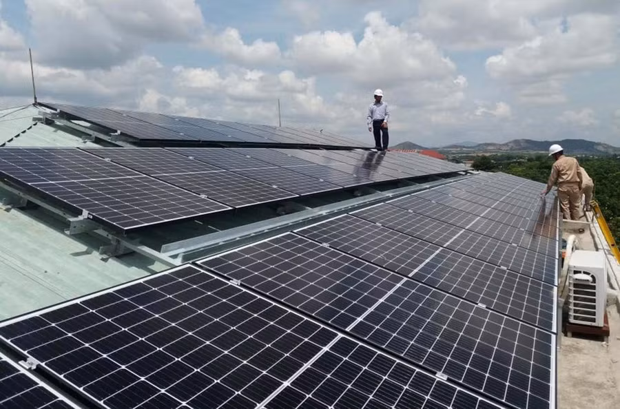  Từ tháng 5-2020 đến nay, toàn tỉnh có khoảng 200 doanh nghiệp thành lập mới đầu tư vào lĩnh vực điện mặt trời. Ảnh: H.D