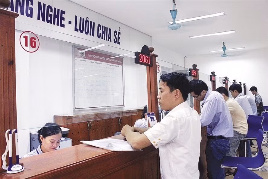  Từ 1.7.2020, nhiều thay đổi lớn liên quan đến tiền lương, việc làm của cán bộ, công chức, viên chức (ảnh minh hoạ). Ảnh: T.Vương