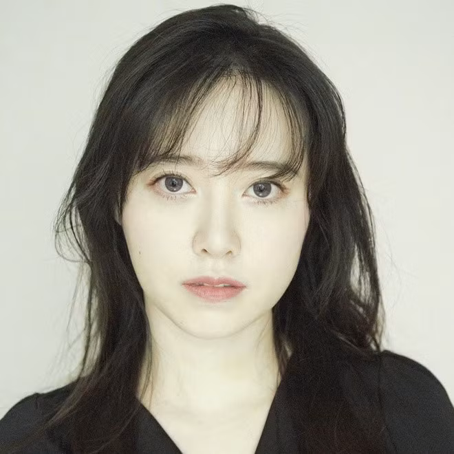 "Tôi từng nghĩ tăng cân trông sẽ khỏe mạnh hơn, nhưng vì đầu gối bị đau nên tôi phải dừng việc đó lại. Với mong muốn được gặp gỡ khán giả với hình ảnh mới mẻ, tôi đã tập thể dục đều đặn và dùng thêm các sản phẩm hỗ trợ giảm cân", nữ diễn viên Vườn sao băng chia sẻ