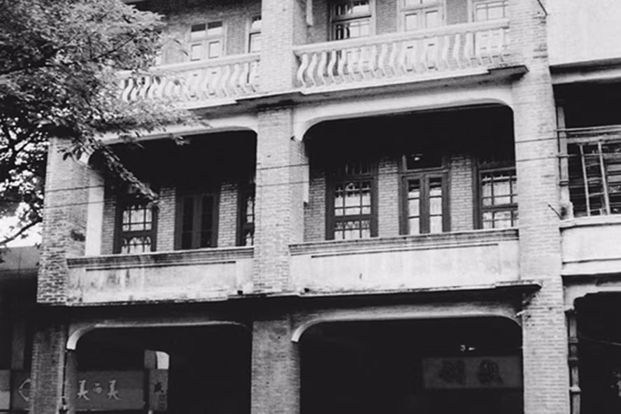 Ngôi nhà số 13, nay là số 248 - 250, đường Văn Minh (Quảng Châu, Trung Quốc) - nơi tờ báo Thanh Niên xuất bản những số đầu tiên. Ảnh Tư liệu Ngôi nhà số 13, nay là số 248 - 250, đường Văn Minh (Quảng Châu, Trung Quốc) - nơi tờ báo Thanh Niên xuất bản những số đầu tiên. Ảnh Tư liệu