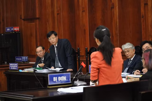  Phiên tòa phúc thẩm giữa Vinasun (nguyên đơn) và Grab (bị đơn) - Ảnh: NGỌC PHƯỢNG
