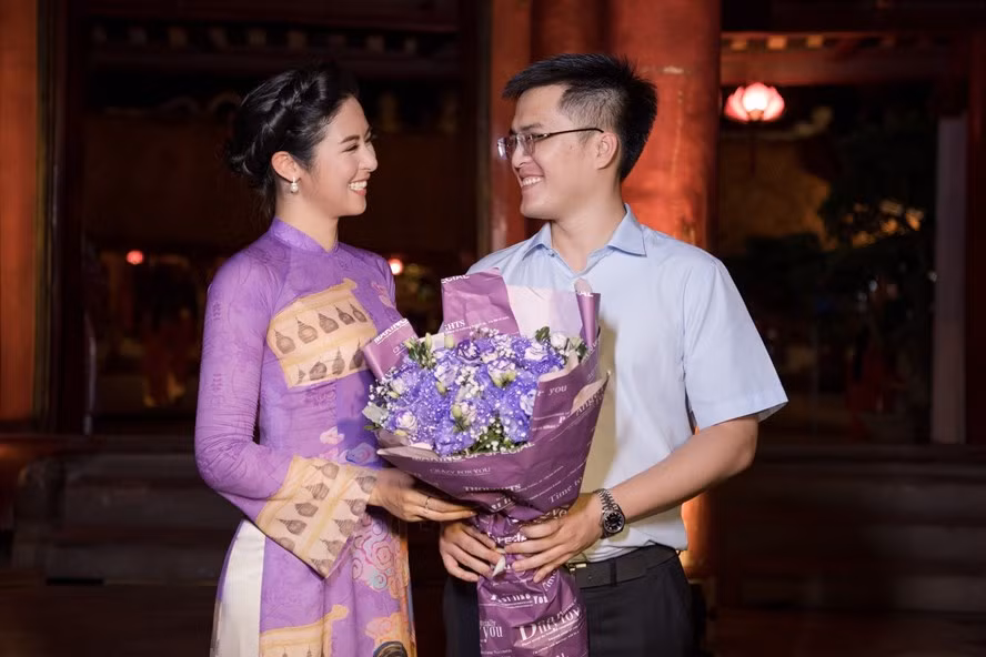 Hoa hậu Ngọc Hân và hôn phu. Ảnh: Vũ Toàn.