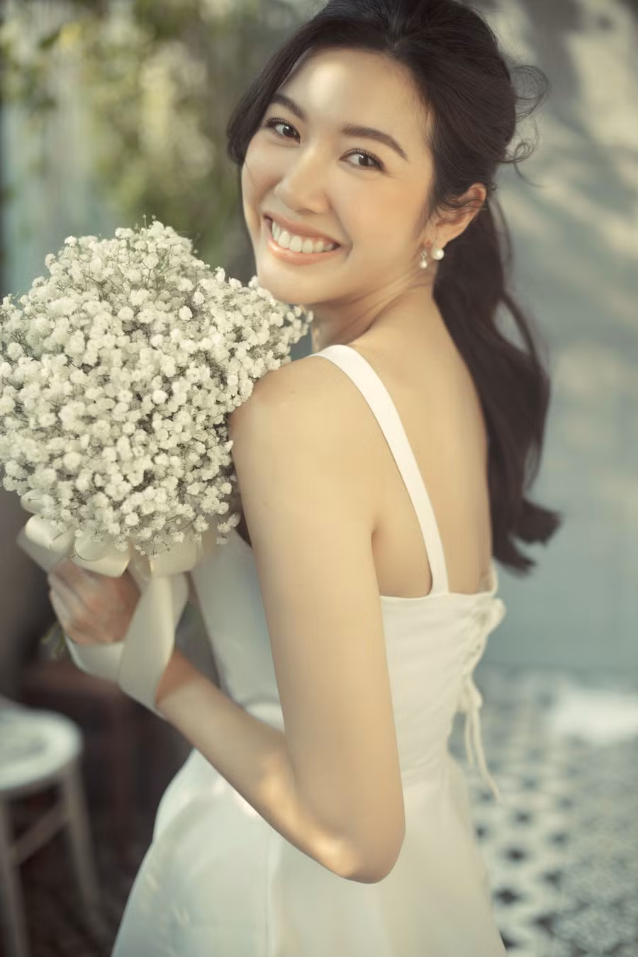 Cận gương mặt xinh đẹp và nụ cười tỏa nắng của Á hậu Thúy Vân thu hút mọi ánh nhìn. Cận gương mặt xinh đẹp và nụ cười tỏa nắng của Á hậu Thúy Vân thu hút mọi ánh nhìn.
