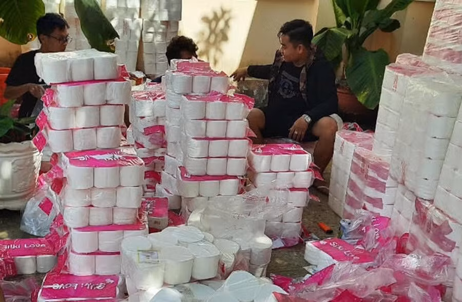 Cục Quản lý Thị trường Gia Lai xử phạt 20 triệu cơ sở bán giấy vệ sinh xâm phạm quyền đối với nhãn hiệu. Ảnh: Vũ Thảo