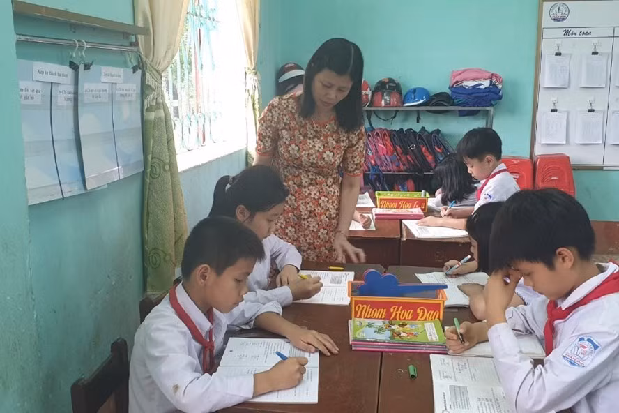 Một số giáo viên lo ngại tựu trường muộn sẽ khó dạy hết kiến thức. Ảnh minh hoạ: Huyên Nguyễn Một số giáo viên lo ngại tựu trường muộn sẽ khó dạy hết kiến thức. Ảnh minh hoạ: Huyên Nguyễn