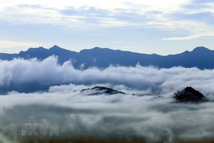 Biển mây nơi núi rừng Tây bắc. (Ảnh: Phan Tuấn Anh/TTXVN) Biển mây nơi núi rừng Tây bắc. (Ảnh: Phan Tuấn Anh/TTXVN)