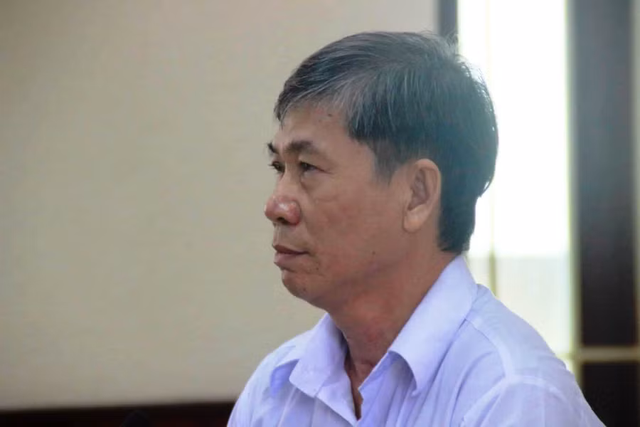 Ông Hồ Minh Khiêm – nguyên Trường phòng Thanh tra thuế thuộc Cục thuế tỉnh Bình Định phải hầu tòa với cáo buộc phạm tội nhận hối lộ. Tháng 11/2019, TAND cấp cao tại Đà Nẵng tuyên hủy toàn bộ bản án hình sự sơ thẩm vụ án ông Hồ Minh Khiêm, chuyển toàn bộ hồ sơ vụ án cho Viện KSND tỉnh Bình Định để điều tra bổ sung. Trước đó, tháng 8/2018, tại phiên xét xử sơ thẩm, TAND tỉnh Bình Định tuyên phạt Hồ Minh Khiêm mức án 8 năm tù giam về tội nhận hối lộ.