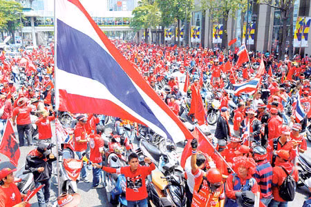 Áo đỏ ngập tràn Bangkok trong ngày 3-4.