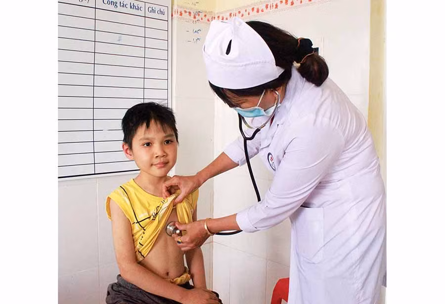  Đội ngũ y-bác sĩ tại Trung tâm Y tế huyện Chư Pưh có trình độ chuyên môn nghiệp vụ cao, đáp ứng yêu cầu chăm sóc sức khỏe của nhân dân.
