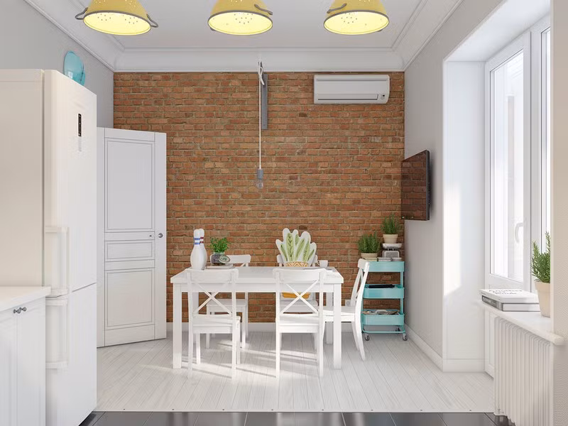  Bức tường bằng gạch thô trả lại vẻ mộc mạc và giản dị cho phòng ăn.