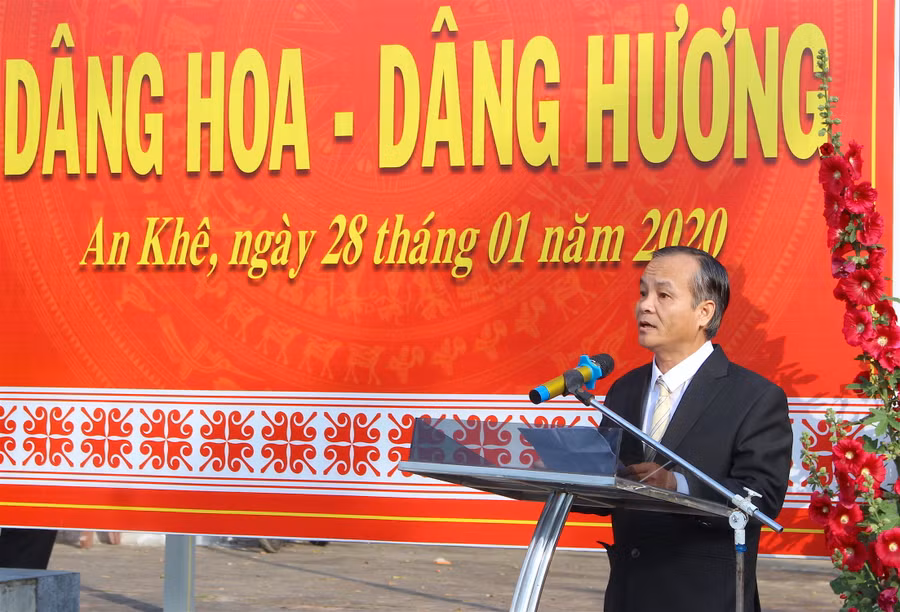 Chủ tịch UBND thị xã An Khê Nguyễn Hùng Vỹ đọc diễn văn kỷ niệm Chiến thắng Ngọc Hồi-Đống Đa. Ảnh: Hồng Thi